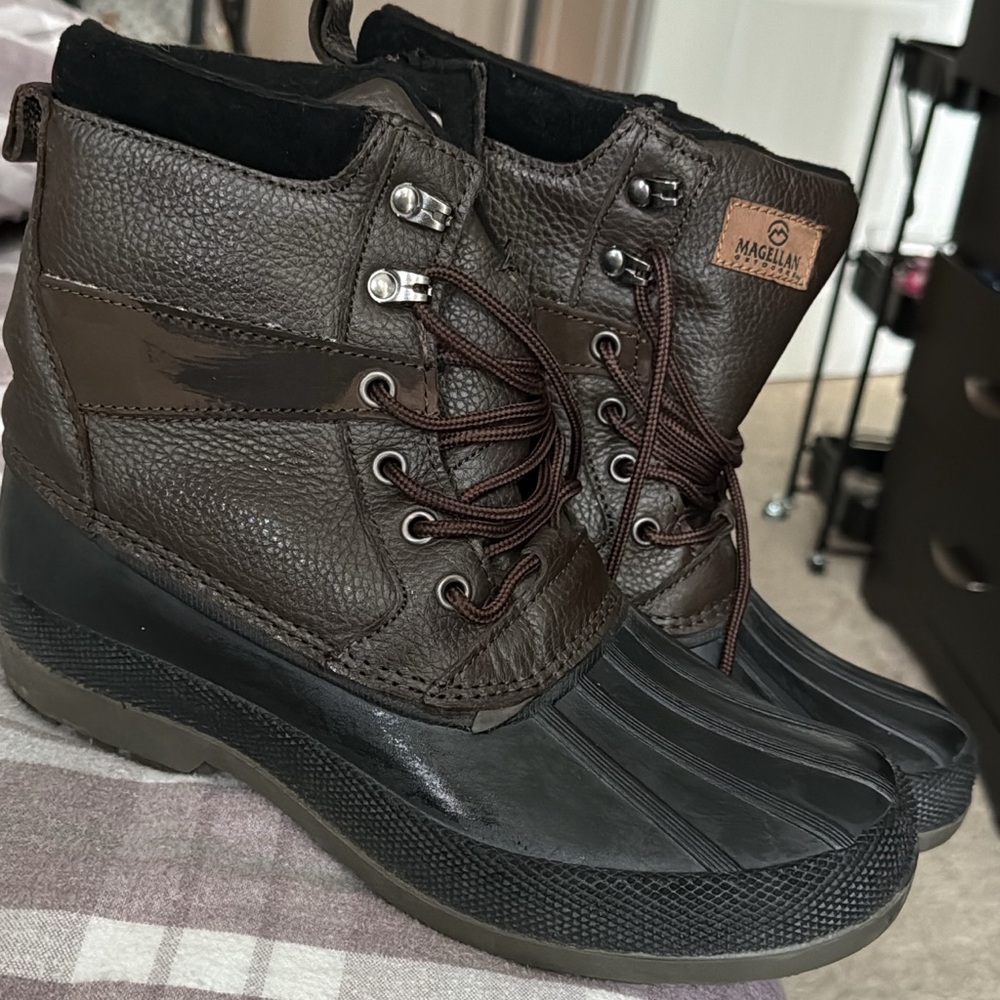 Magellan men’s boots size 9.5